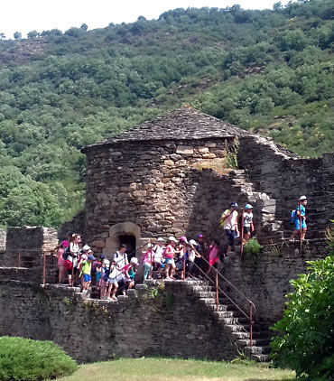 Visite de Brousse le Château avec ADOC